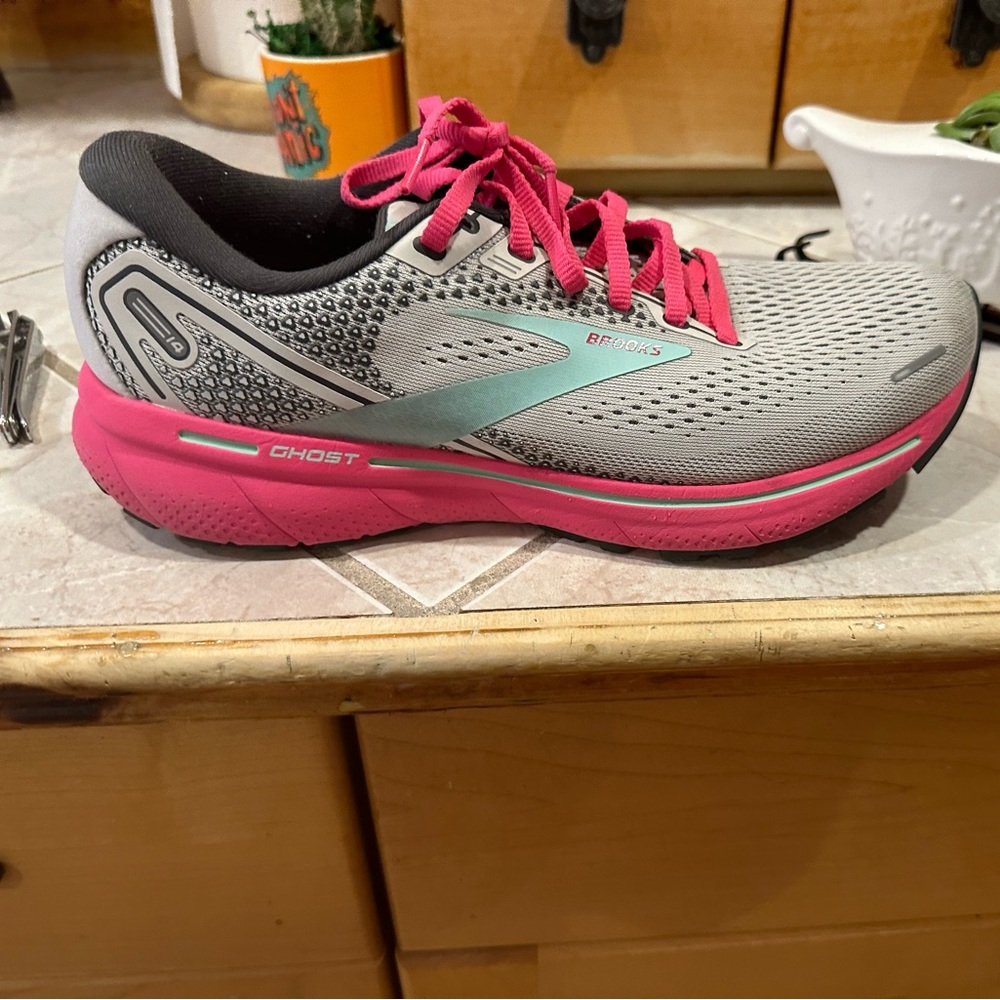 Brooks Ghost 2023, size 9 womens, white, grey, teal, hot pink.  Only worn 3x.